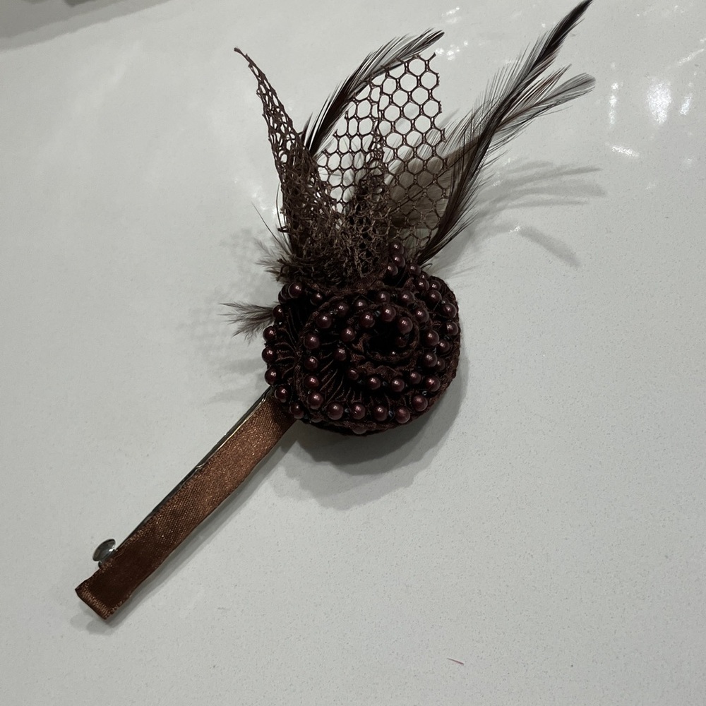 Elegant Brown Feather Hair Clip